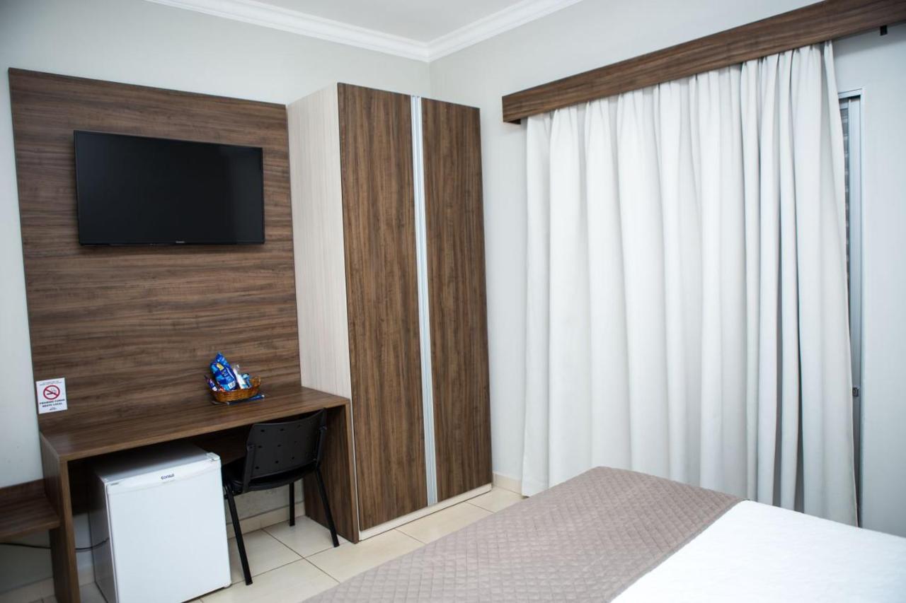 Hotel Avenida Joao Pinheiro Экстерьер фото